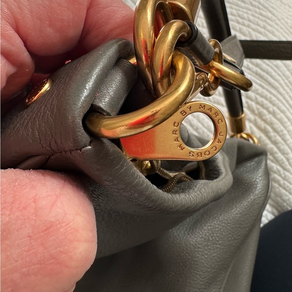 Marc by Marc Jacobs gray pebbled leather hobo with cross body strap - Picture 4 of 10